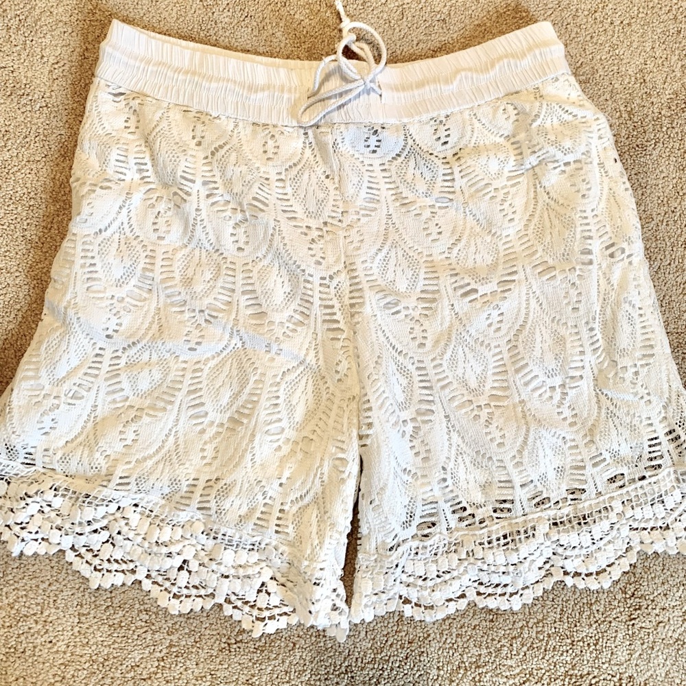 Women’s white lace shorts